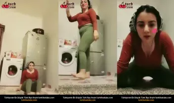 Türbanlı Öğretmen, Mutfakta Çıplak Bir Yayın Yapıyor